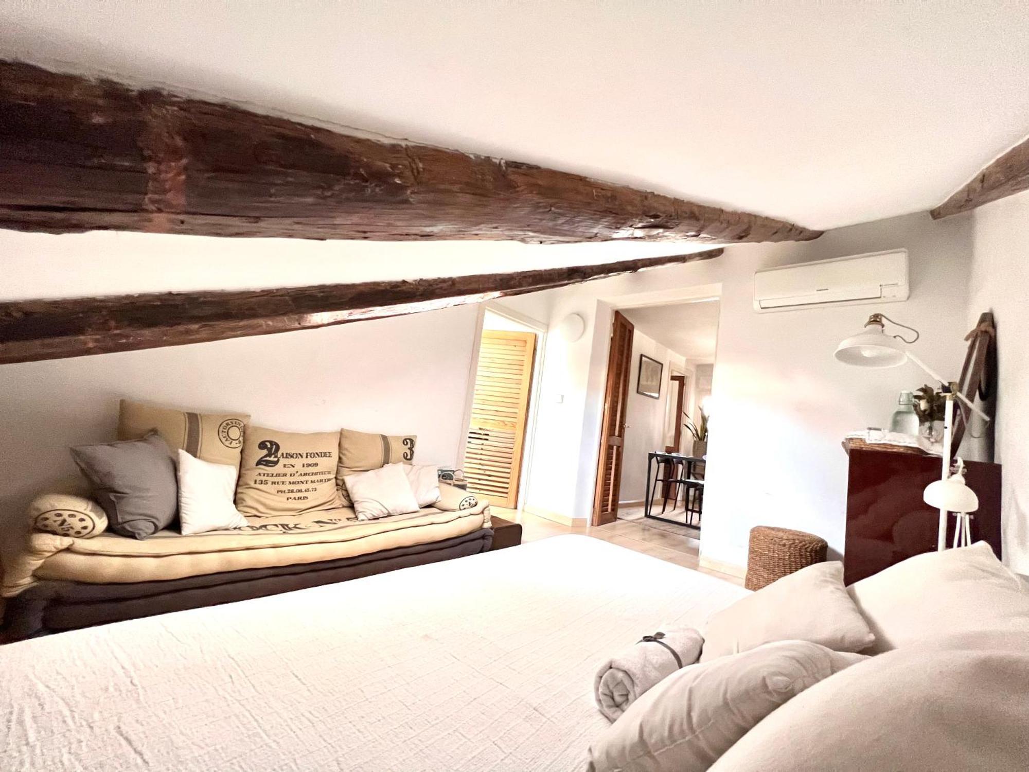 Apartment In Monumental Square Madrid Center Номер фото